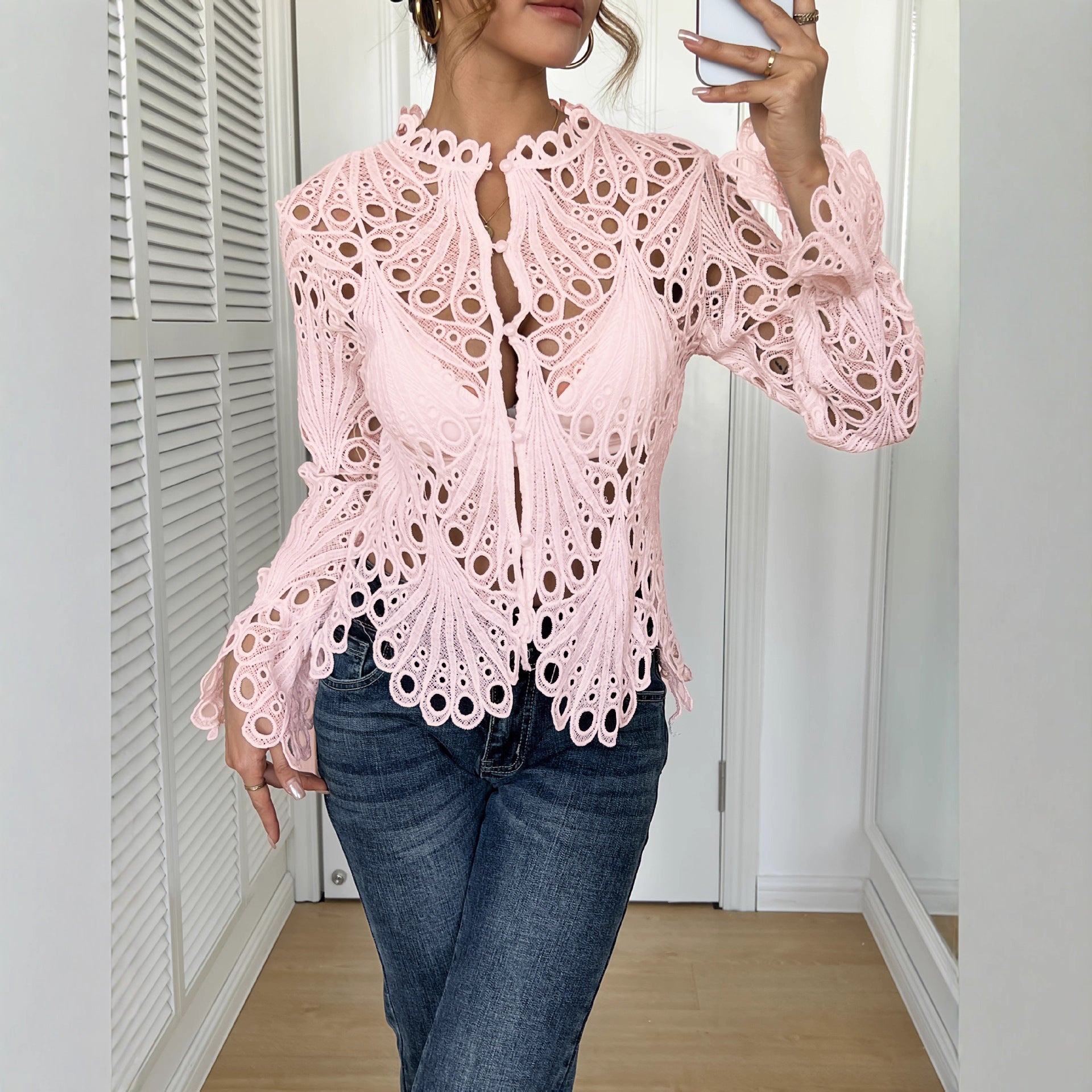 Damen Spitze Bluse mit eleganten Cut-Outs und figurschmeichelndem Design
