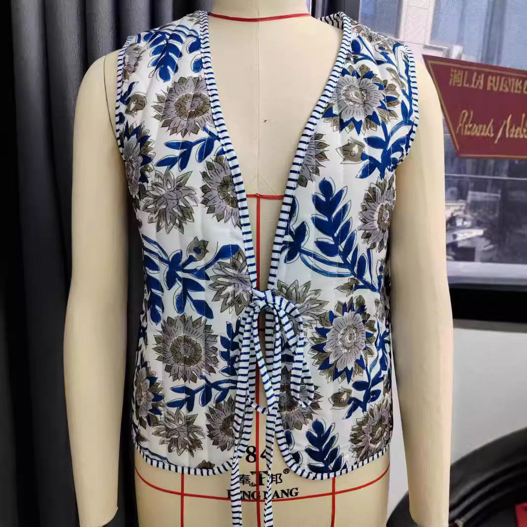 Damen Patchwork‑Weste mit Bindeband, gestreifter Innenverarbeitung und Kontrastpaspel Shop Nory