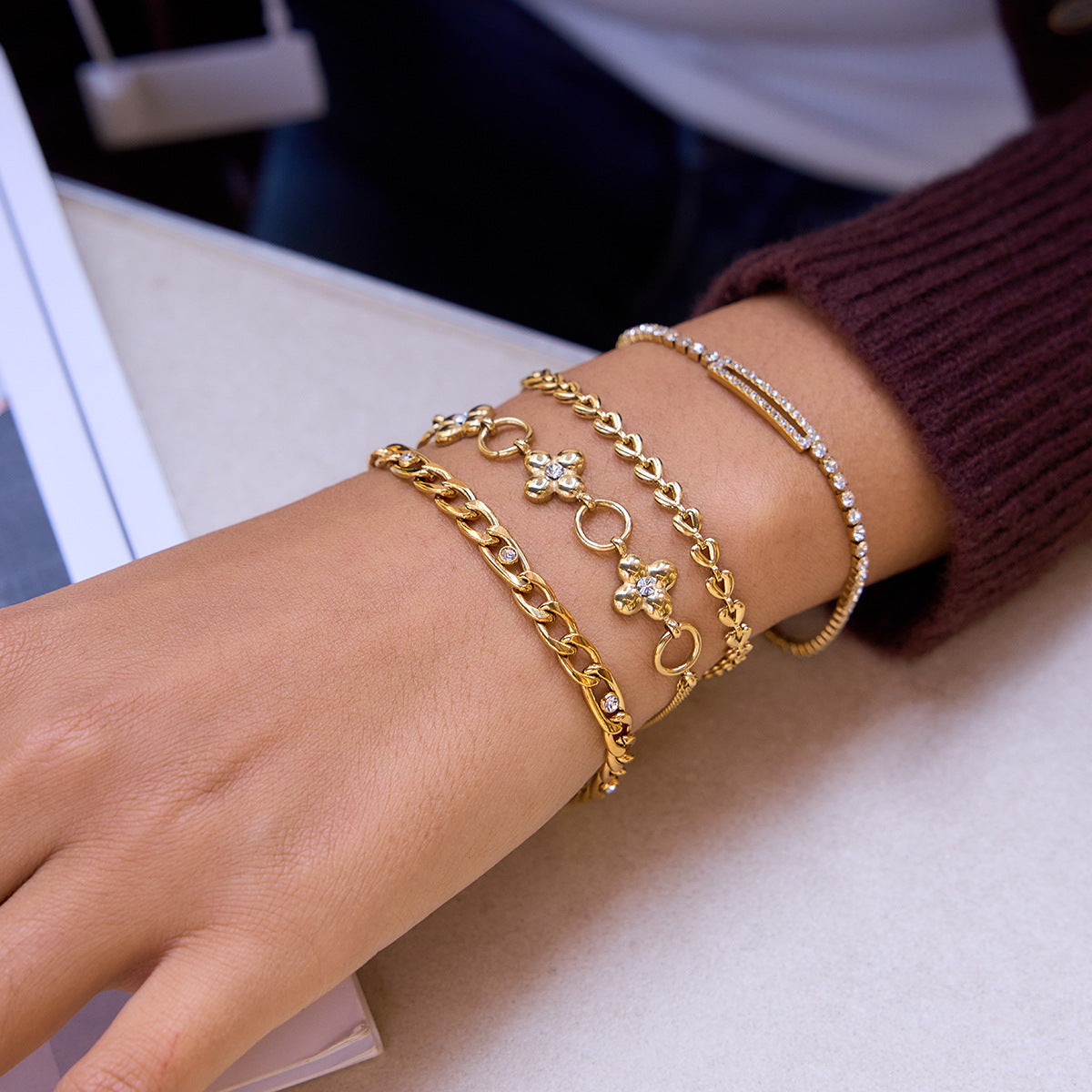 Damen Armband mit floralem Design aus hypoallergenem Edelstahl Shop Nory