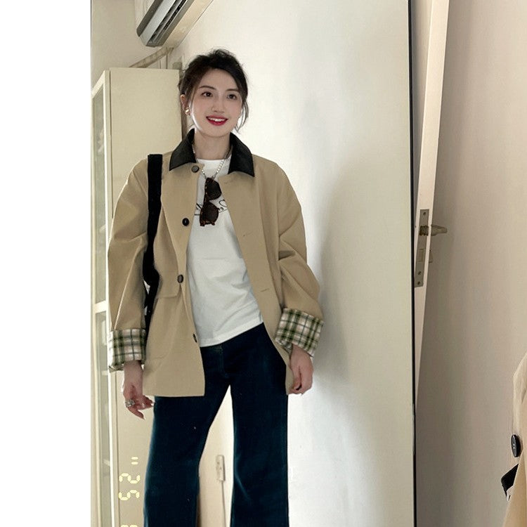Damen Kurztrenchjacke im Oversize-Schnitt mit Kontrastkragen und karierten Umschlagmanschetten Shop Nory