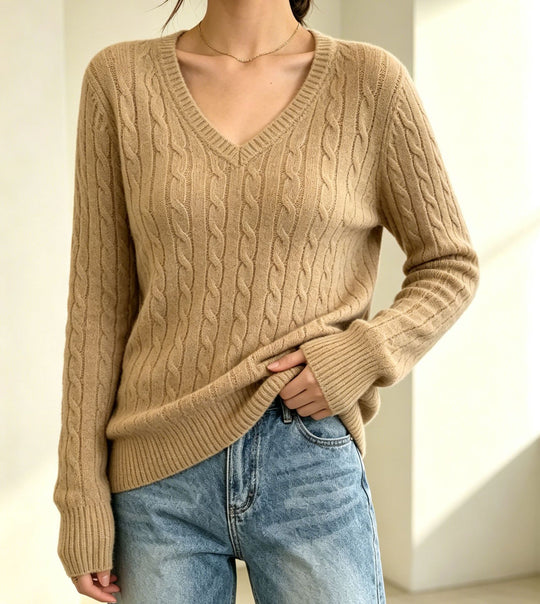 Damen Kabelstrickpullover mit V-Ausschnitt, feiner Struktur und taillierter Passform Shop Nory