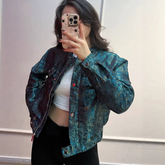 Damen Kurze Jacke im Metallic-Jacquard mit Druckknopf-Leiste und Pattentaschen Shop Nory