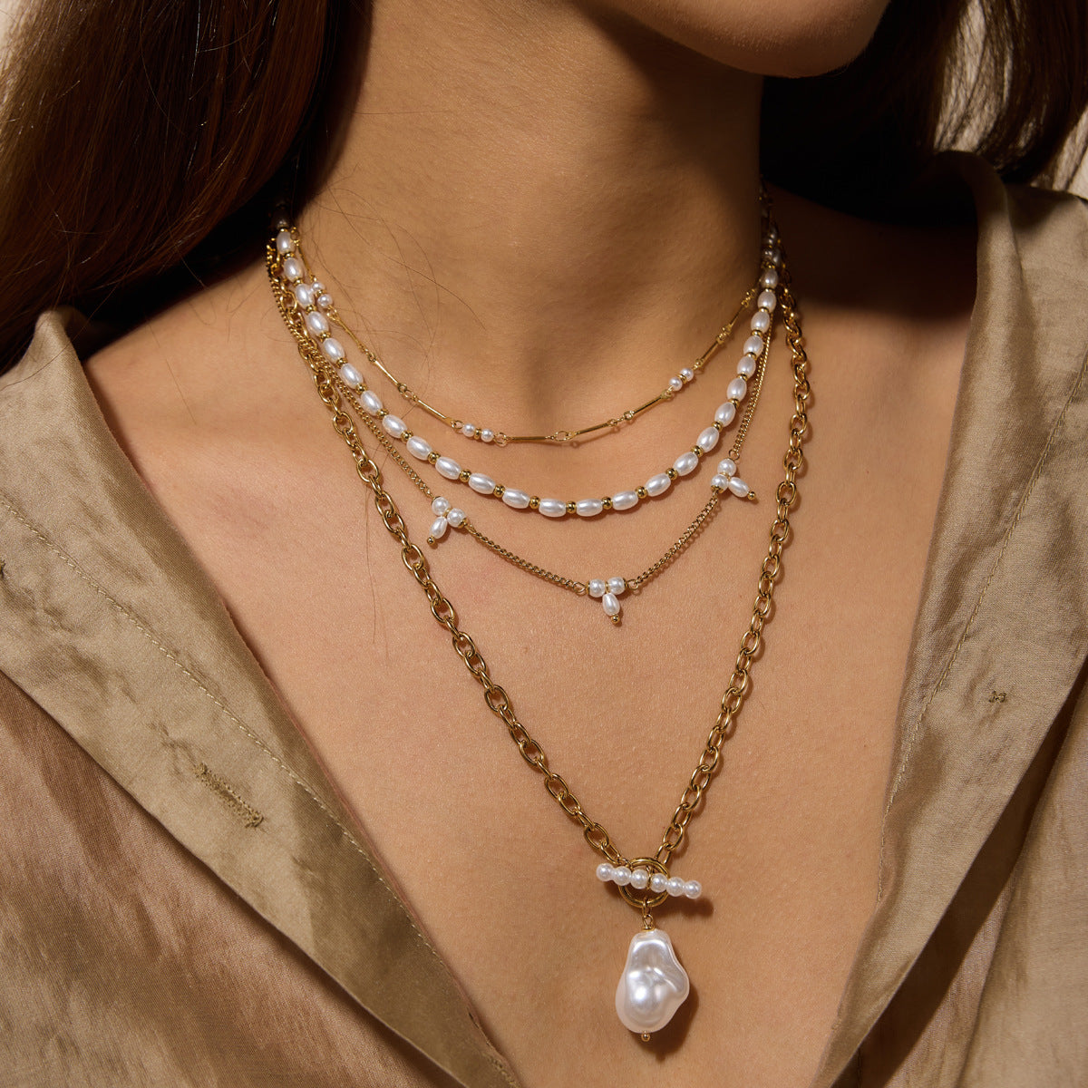 Damen Elegante und modische Halskette mit Perlen und goldfarbener Veredelung Shop Nory