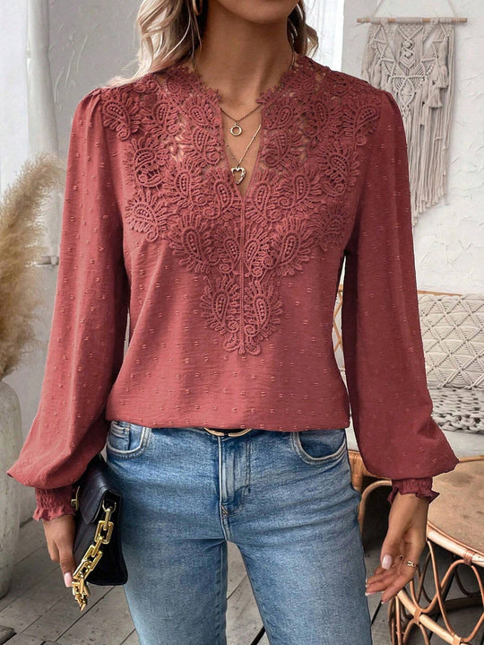 Damen Spitzenbluse mit V-Ausschnitt, Schweizer Punktstruktur und gerafften Manschetten Shop Nory