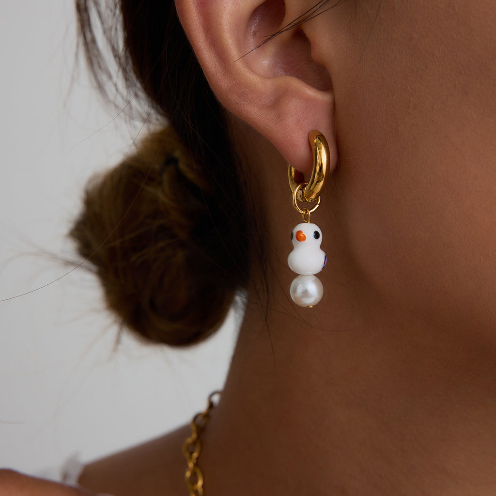 Damen Ohrhänger im verspielten Enten-Design mit Perlenschmuck und hypoallergener Edelstahlverarbeitung Shop Nory