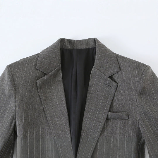 Damen Kurzgeschnittener Nadelstreifen-Blazer mit seitlichen Cut-Outs und Schnürdetail Shop Nory