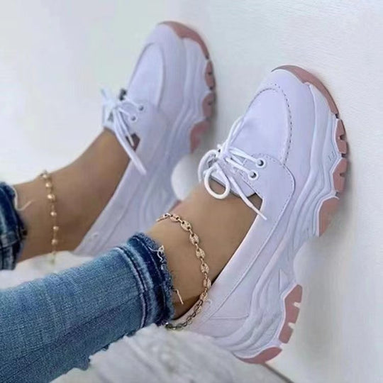 Damen Chunky-Plateau-Sneaker mit perforiertem Velours, gepolstertem Komfortfußbett und Metallic-Fersenaufbau Shop Nory
