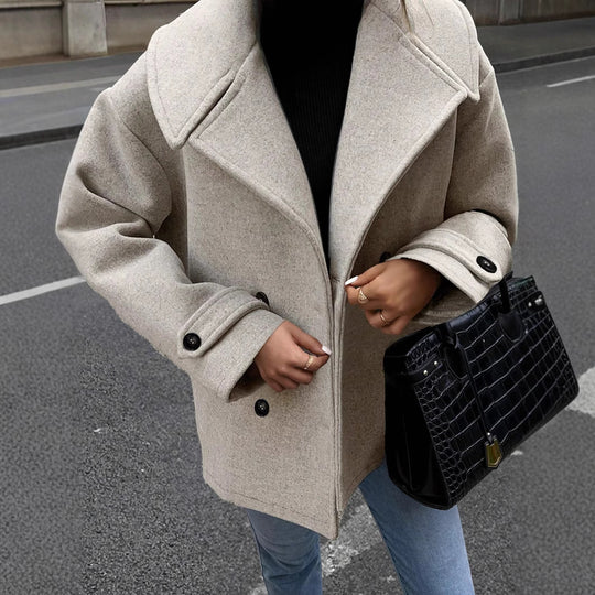 Damen Kurzmantel im Oversize‑Schnitt mit Reverskragen und Zierknopfleiste Shop Nory