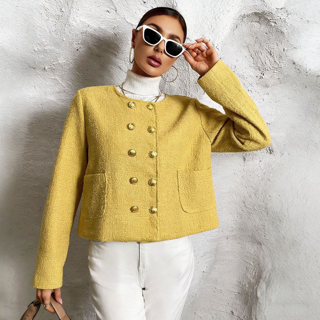 Damen Kurzjacke aus Bouclé mit doppelreihiger Knopfleiste und aufgesetzten Taschen Shop Nory