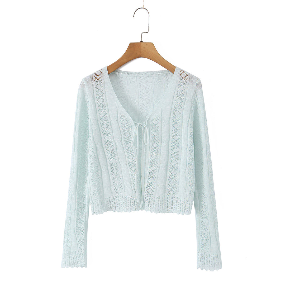Damen Leichter gehäkelter Kurzcardigan mit V‑Ausschnitt, Bindeband und Ajourmuster Shop Nory
