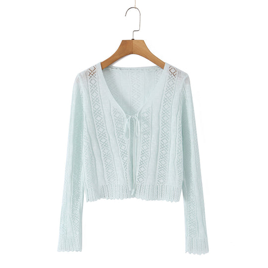 Damen Leichter gehäkelter Kurzcardigan mit V‑Ausschnitt, Bindeband und Ajourmuster Shop Nory
