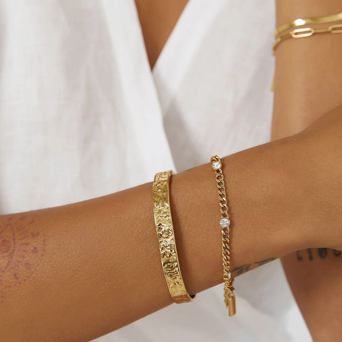 Damen Armband mit funkelnden Zirkonia-Elementen und wasserfester Edelstahlverarbeitung Shop Nory