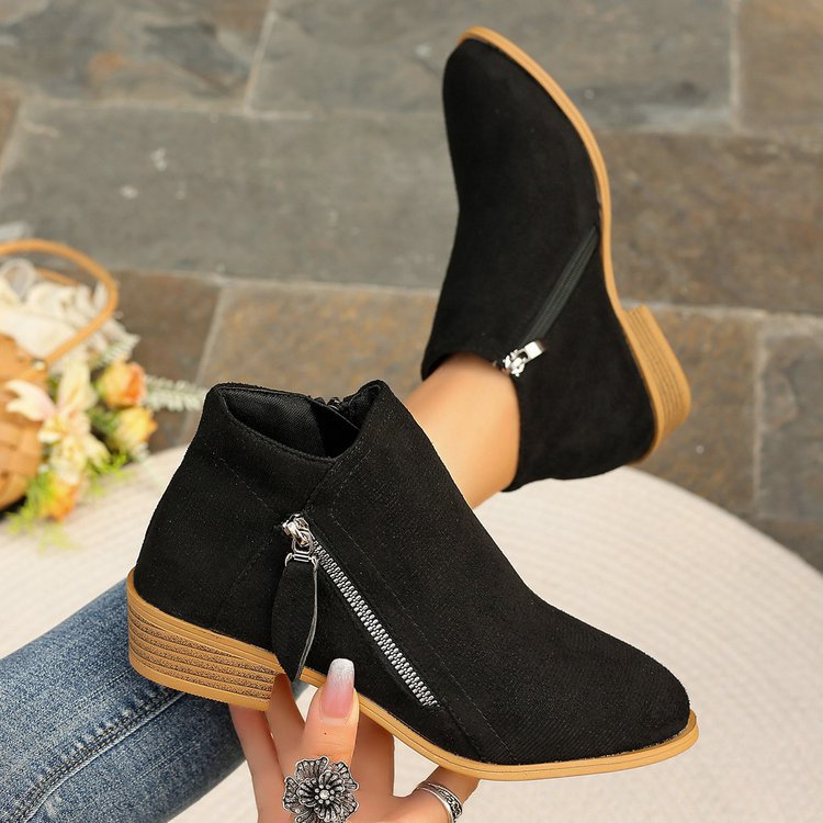 Damen elegante Kurzstiefel in Wildlederoptik mit seitlichem Zipper und dekorativer Quaste Shop Nory
