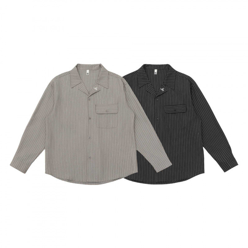 Unisex Boxy-Hemdjacke mit Reverskragen, Brustklappe und feinem Nadelstreifen Shop Nory