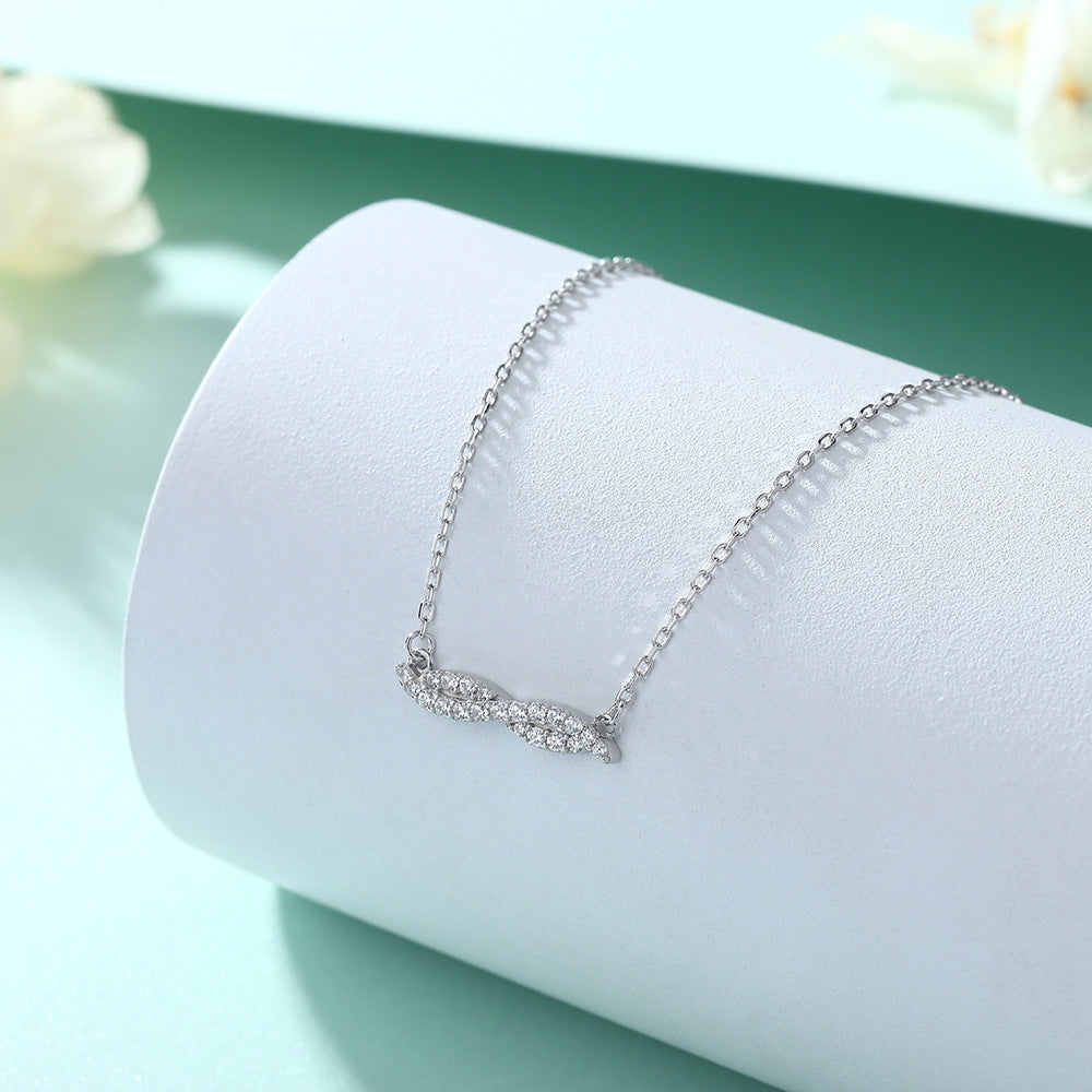 Damen Halskette mit elegantem Wellenmotiv und funkelnden Kristallakzenten Shop Nory