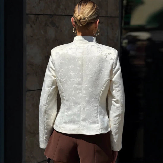 Damen Taillierter Jacquard-Blazer mit überlappendem Revers und dekorativen Knöpfen Shop Nory