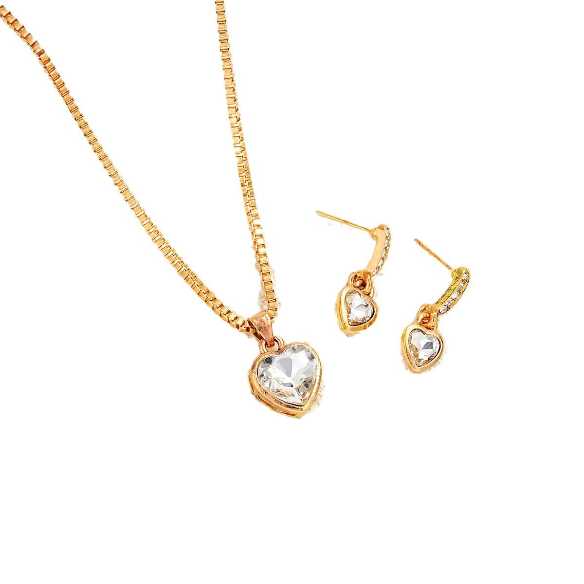 Damen Schmuckset mit funkelnden Herzanhängern und eleganten Details Shop Nory