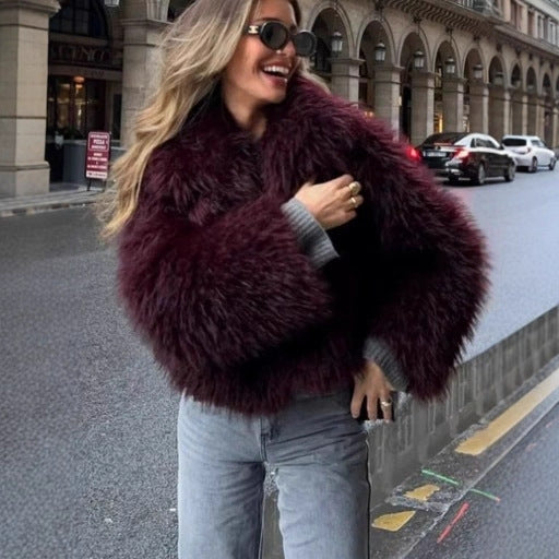 Damen Kurzjacke im Cropped‑Schnitt aus fluffigem Hochflor‑Faux‑Fur mit tiefem Schalkragen Shop Nory