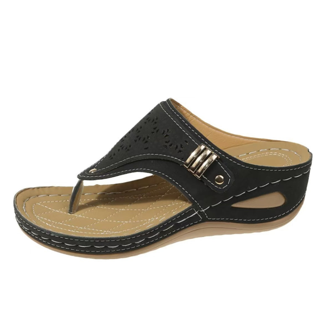 Damen Keil-Zehentrenner-Sandale mit perforiertem Obermaterial und gepolstertem Komfortfußbett Shop Nory