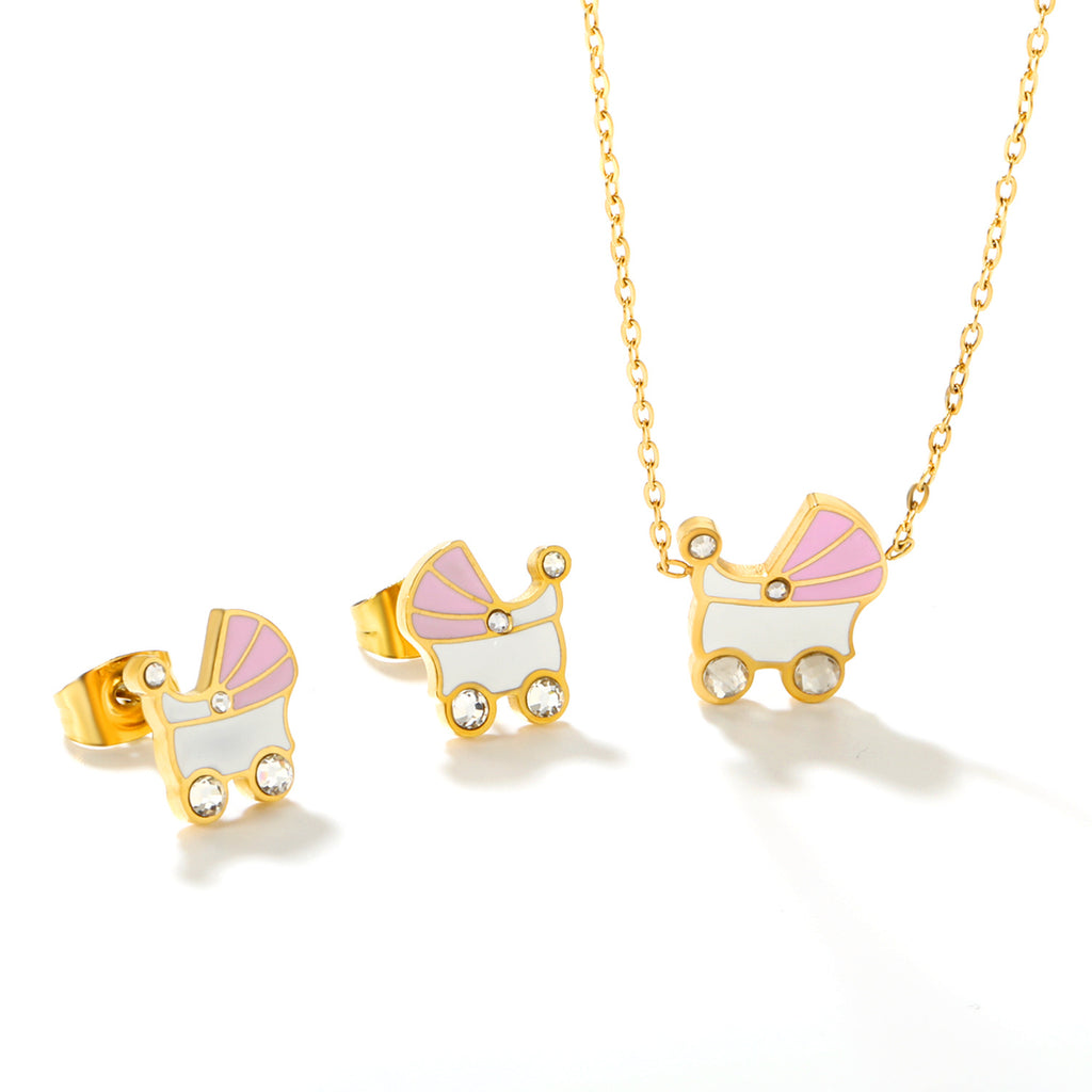 Damen Schmuckset mit modischem Kinderwagen-Anhänger und passenden Ohrsteckern Shop Nory