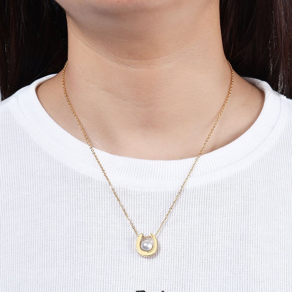 Damen Halskette mit elegantem Anhänger und hochwertiger Perle Shop Nory