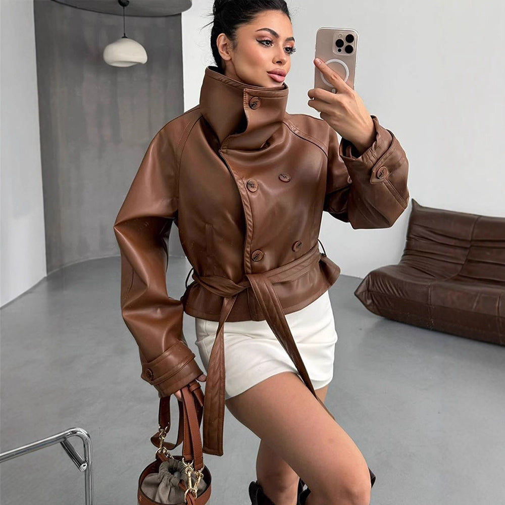 Damen Taillierte Kurzblouson‑Jacke aus Lederimitat mit hohem Stehkragen und Bindegürtel Shop Nory