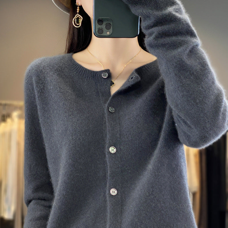 Damen Kurzgeschnittener Cardigan in Mohair‑Optik mit Rundhalsausschnitt und Perlmuttknöpfen Shop Nory