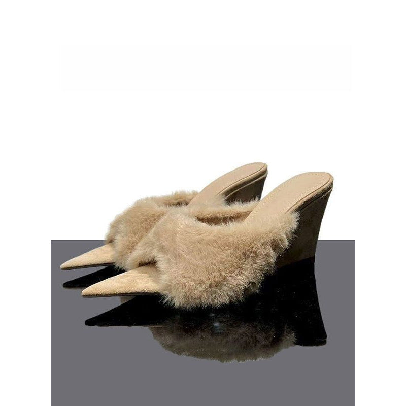Damen flauschige spitz zulaufende Mule‑Pantoletten mit Kunstfell‑Vamp und niedrigem Keilabsatz Shop Nory