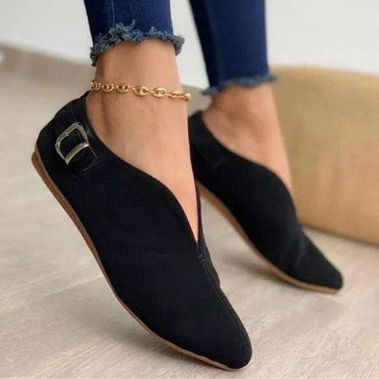 Damen Flache Slipper-Ballerina mit spitz zulaufender Vorderkappe, V‑Ausschnitt und Zierschnalle Shop Nory