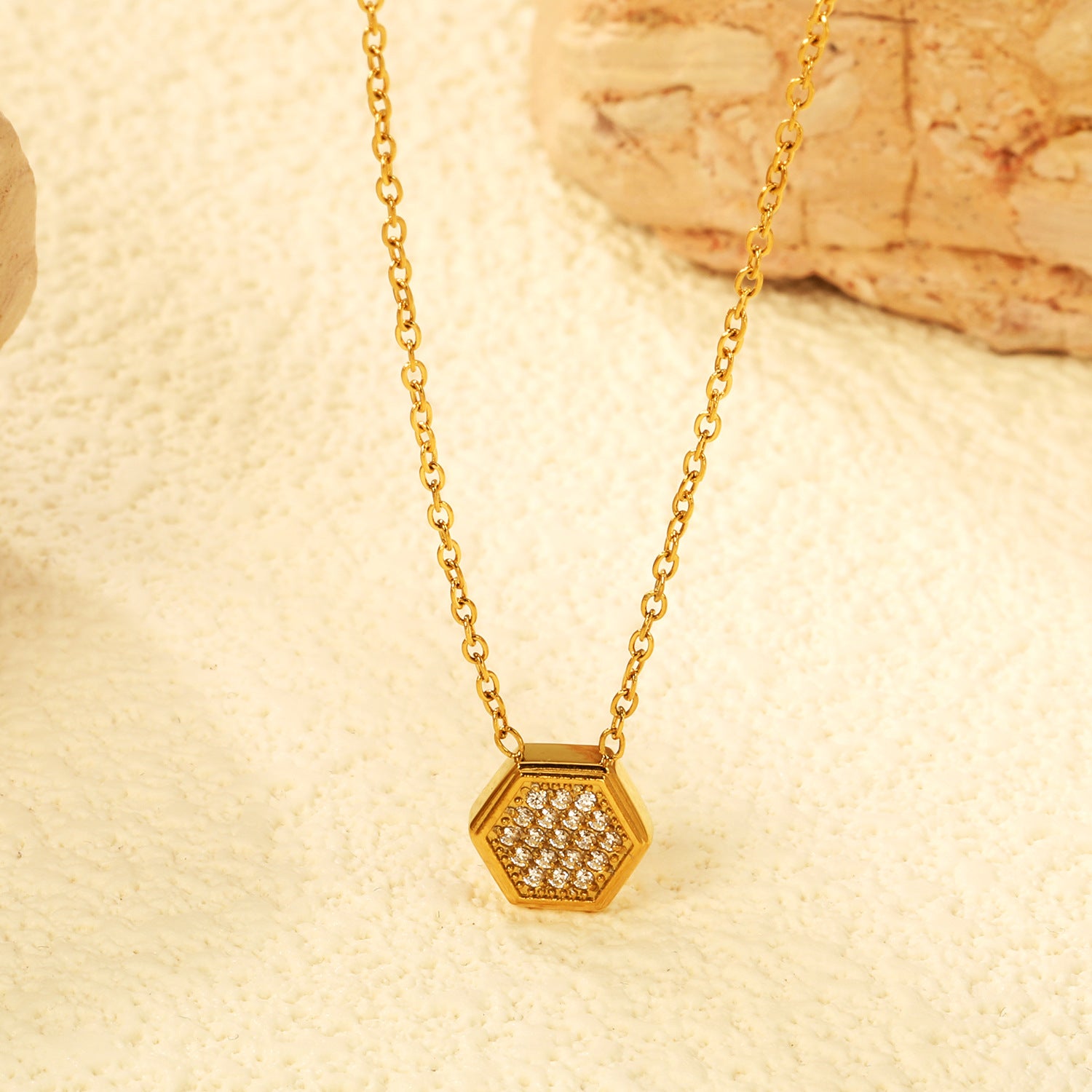 Damen Halskette mit herzförmigem Anhänger und funkelnden Zirkonia Shop Nory
