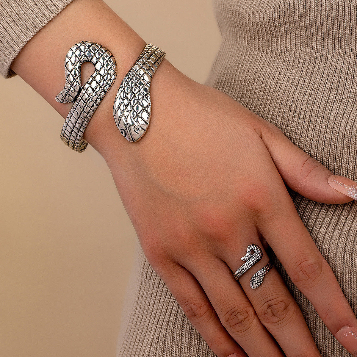 Damen Armreif und Ring im eleganten Schlangen-Design Shop Nory