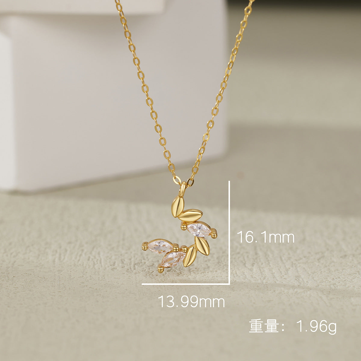 Damen Halskette mit filigranem Anhänger und funkelnden Zirkonia-Details Shop Nory