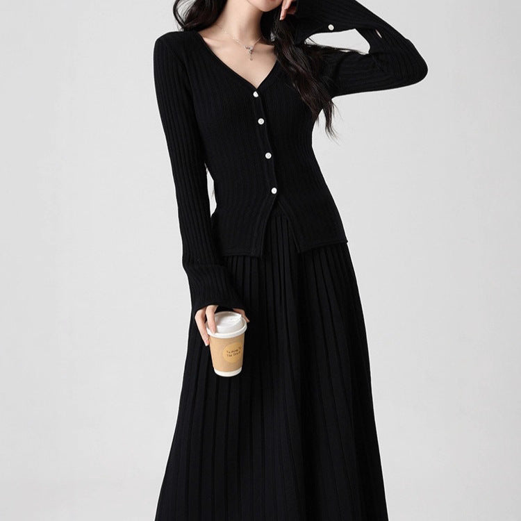 Damen Feines Strick-Set mit V-Ausschnitt Cardigan und plissiertem Maxirock Shop Nory