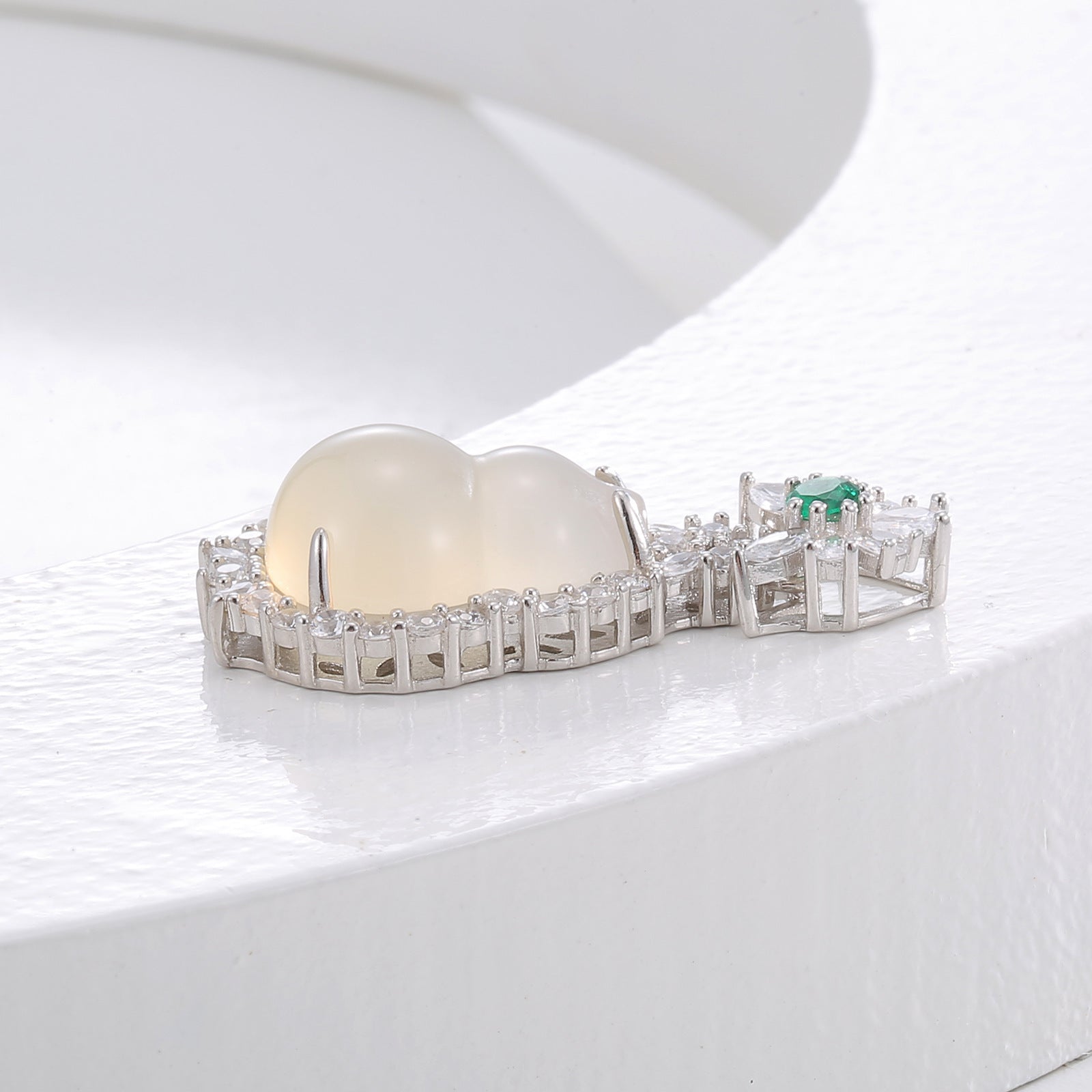 Damen glamouröse Halskette mit tropfenförmigem Anhänger und funkelnden Zirkonia Shop Nory