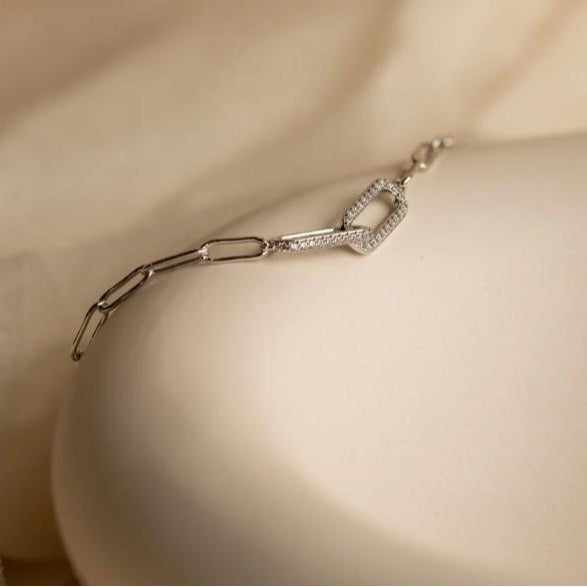Damen Armband mit elegantem Gliederdesign und funkelnden Zirkonia-Elementen Shop Nory