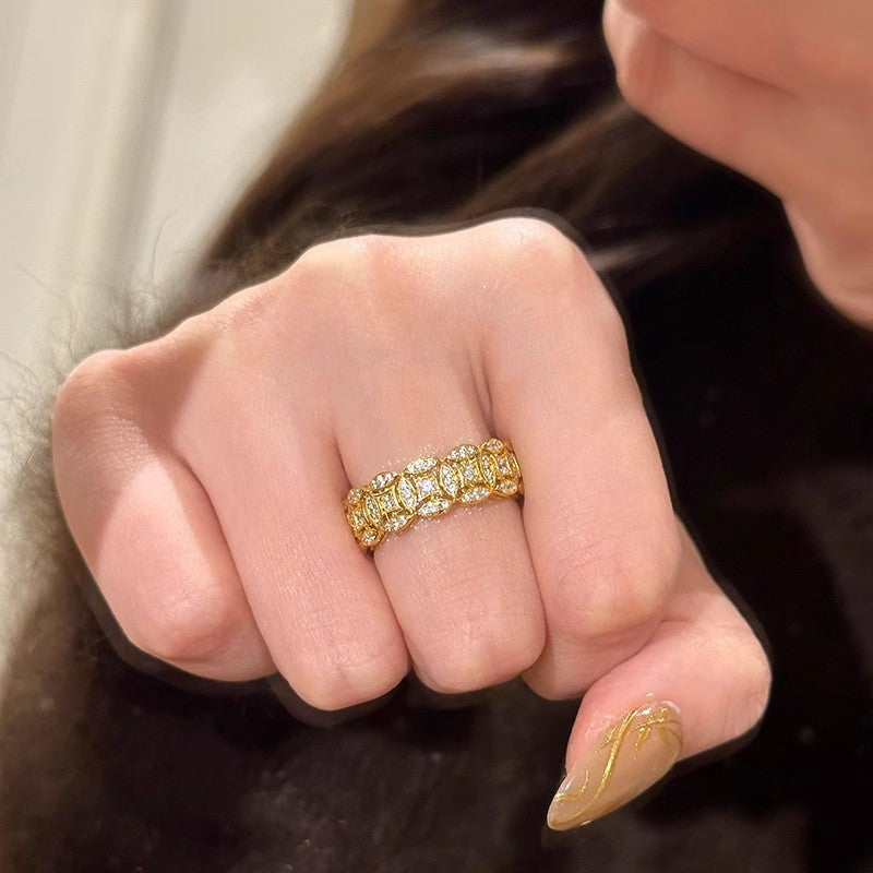 Damen Eleganter Ring mit kunstvollem Design und funkelnden Akzenten Shop Nory