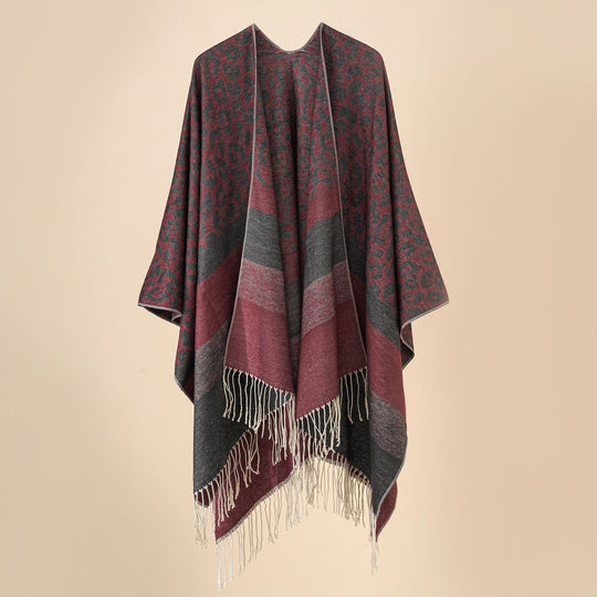 Damen Oversize-Ruana mit Leo-Jacquard, Fransen und weichem Wollmix Shop Nory