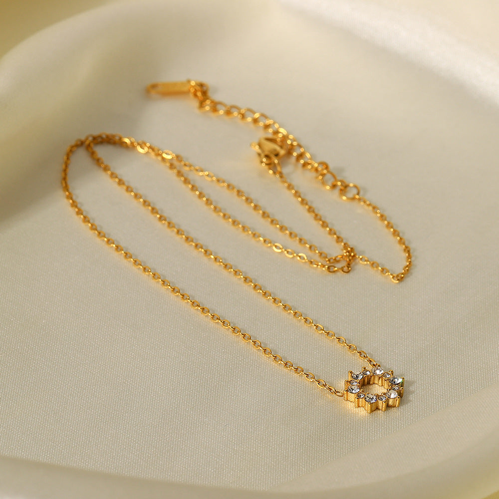 Damen Halskette mit funkelndem Kristallanhänger und feiner Gliederkette Shop Nory