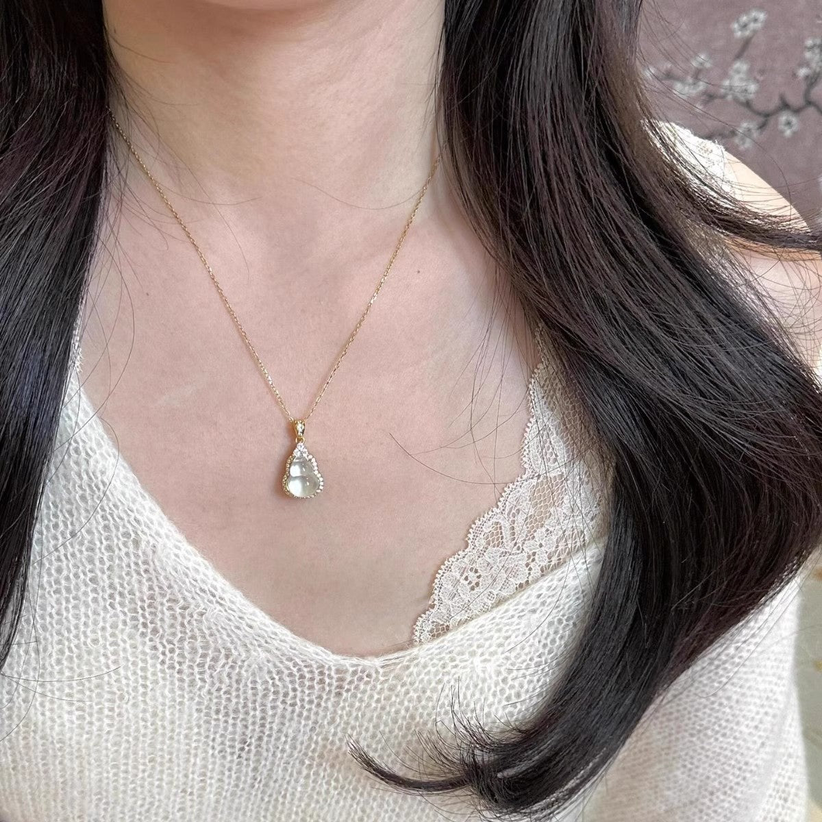Damen Halskette mit kunstvollem Buddha-Anhänger und funkelnden Zirkonia Shop Nory