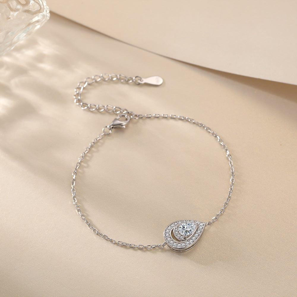 Damenarmband mit eleganter Tropfenform und funkelnden Zirkonia-Details Shop Nory