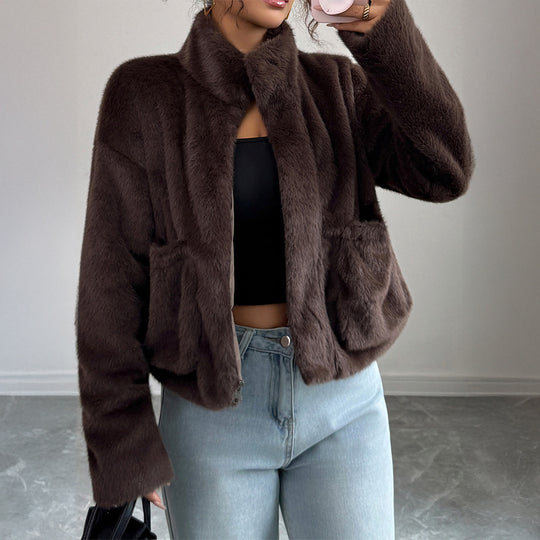 Damen nan kurzer Kunstfell-Blouson mit Stehkragen, verdecktem Reißverschluss und aufgesetzten Taschen Shop Nory
