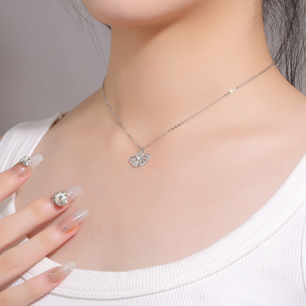 Damen Halskette mit kunstvollem Fächeranhänger aus hochwertigem Silber und funkelnden Zirkonia Shop Nory