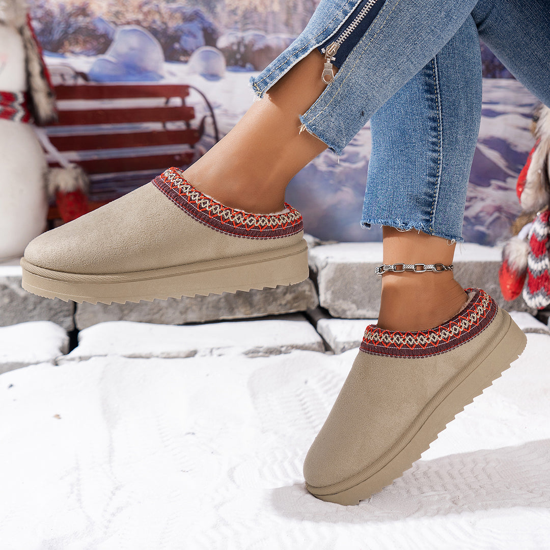 Damen Gefütterte Loafer‑Hausschuhe aus Wildlederimitat mit besticktem Rand und profiliertem Plateau Shop Nory