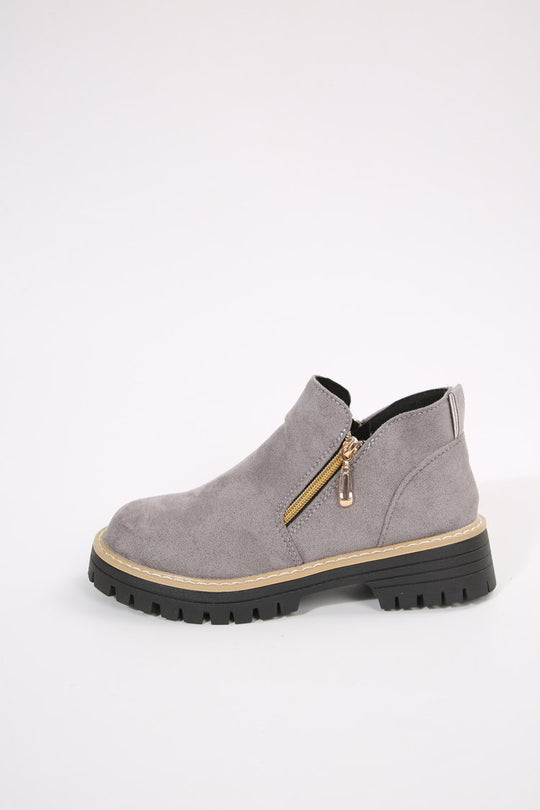 Damen Chelsea-Stiefelette mit profilierter Gummisohle und seitlichem Reißverschluss Shop Nory