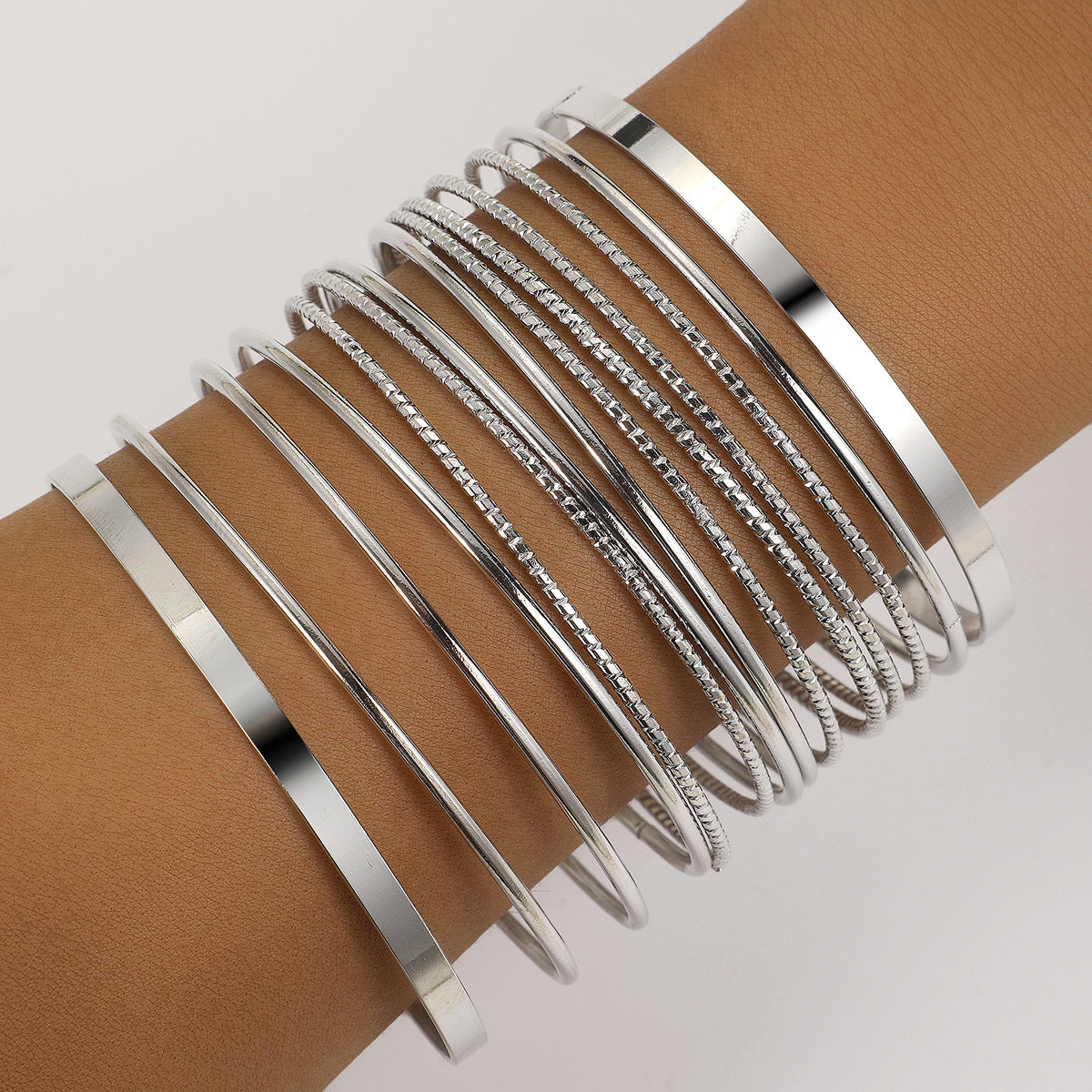 Damen Armreifen-Set mit eleganten, vielseitigen Designs Shop Nory