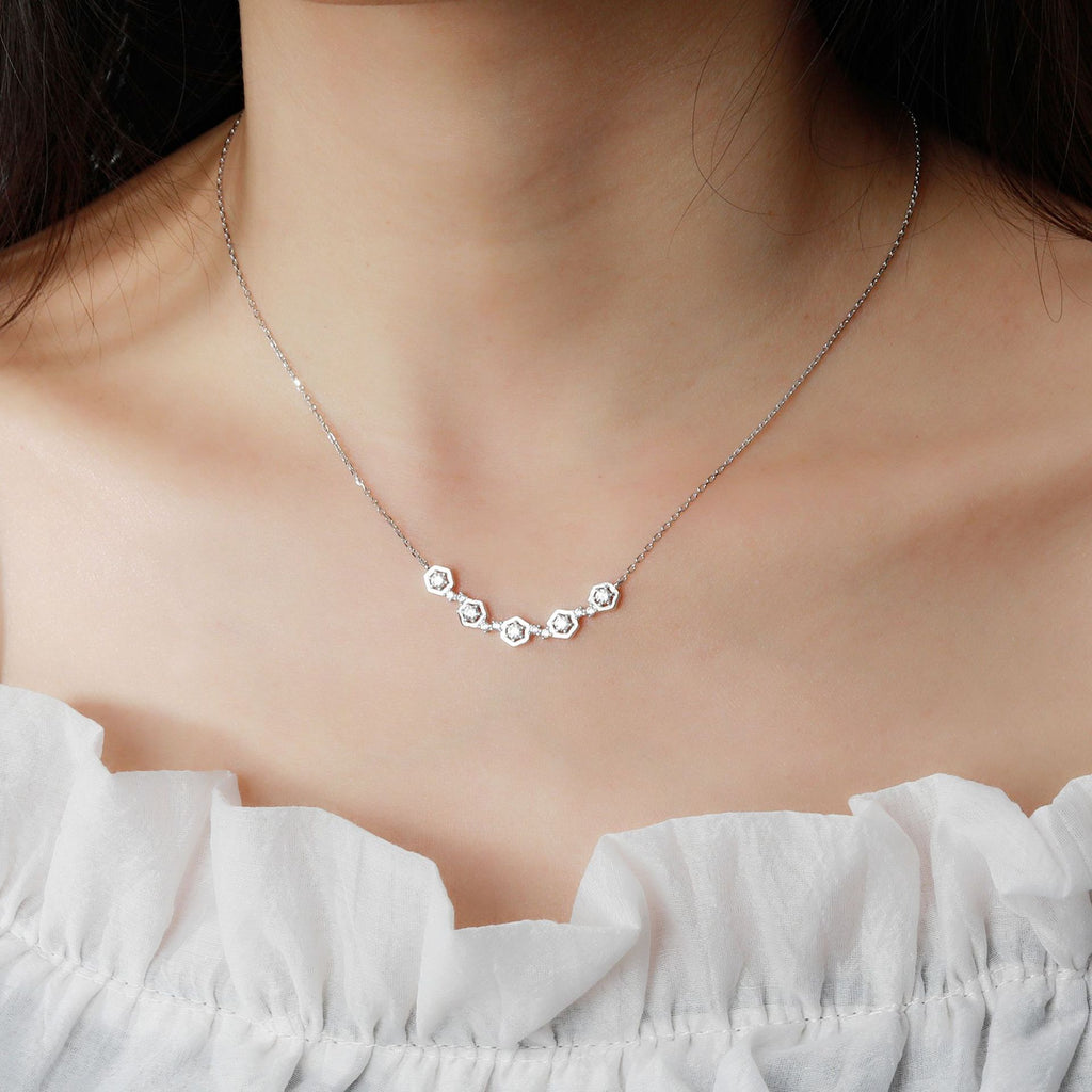Damen Halskette mit hexagonalem Design und funkelnden Zirkonia Shop Nory