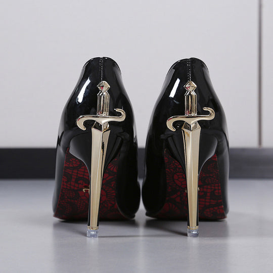 Damen extravagante Lack-Pumps mit dolchförmigem Metallabsatz Shop Nory