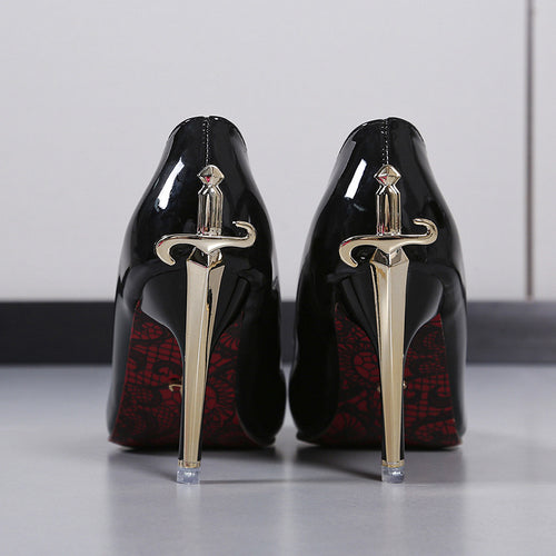 Damen extravagante Lack-Pumps mit dolchförmigem Metallabsatz Shop Nory