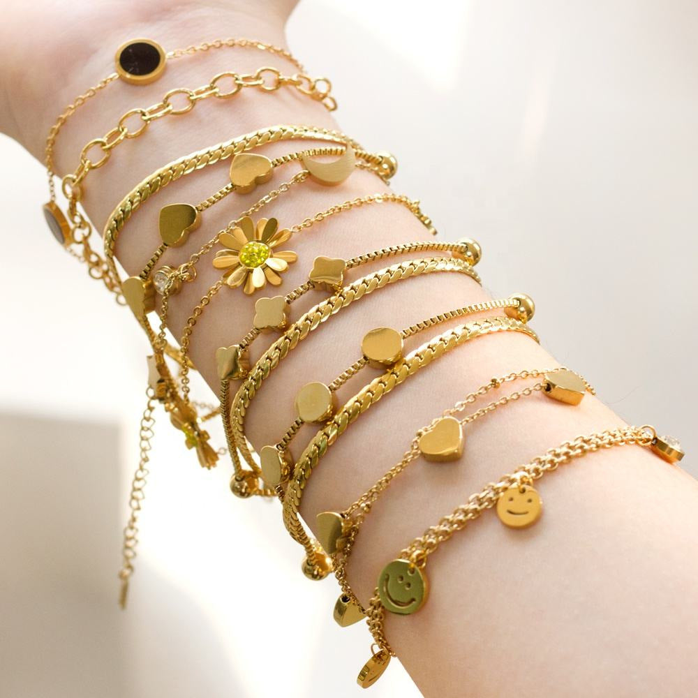 Damen elegant gestaltetes Armband mit funkelnden Kettenelementen Shop Nory