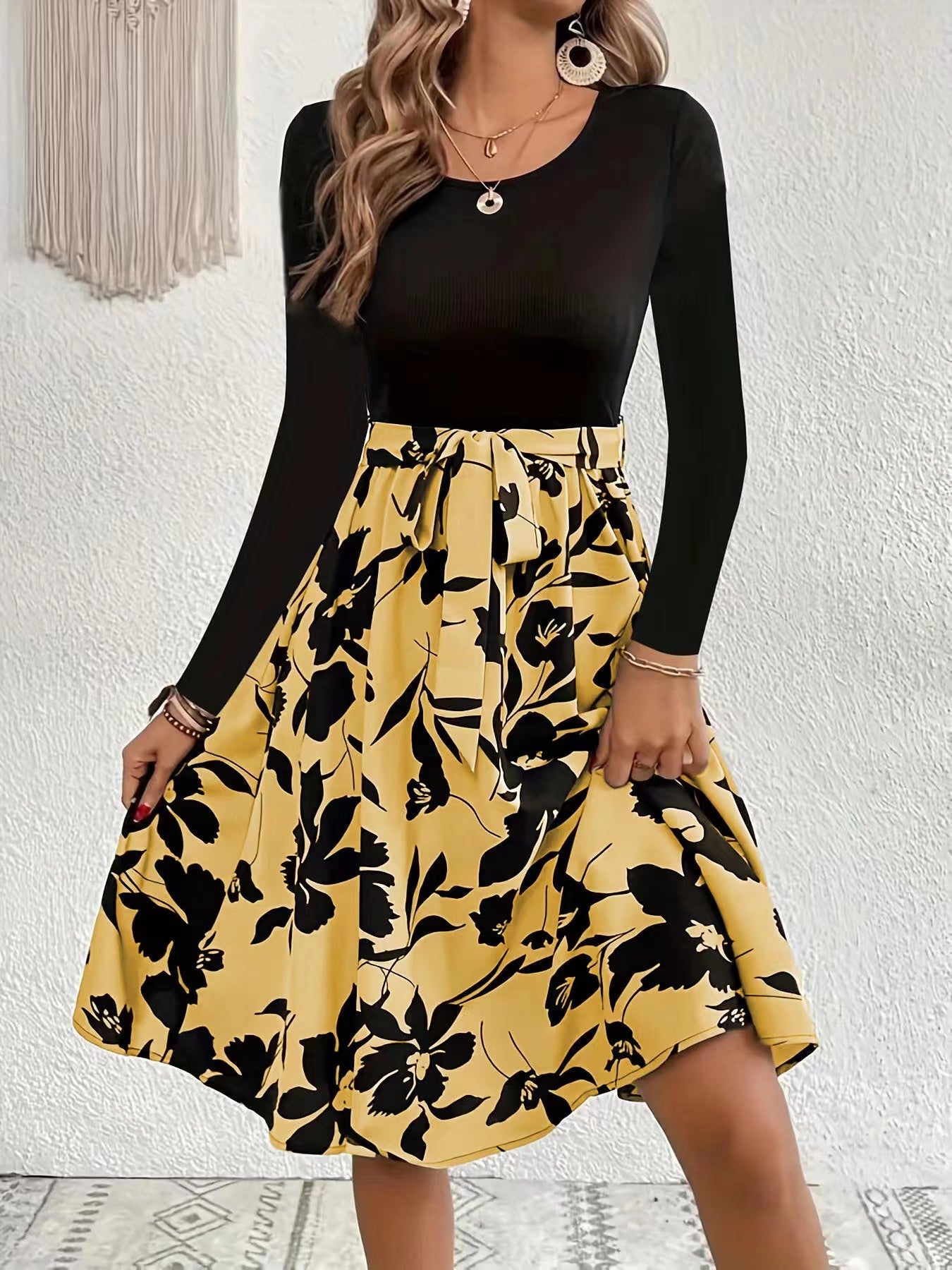 Damen Elegantes Midikleid mit floralem Print und gesmoktem Oberteil